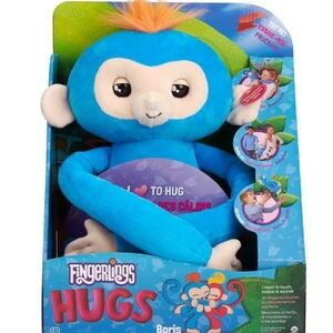 Fingerlings hugs boris